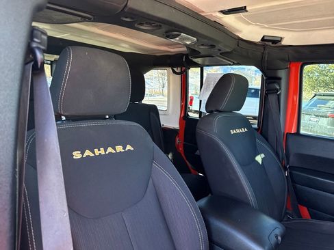 Used 2015 Jeep Wrangler Unlimited Sahara w/ Connectivity Group image 31