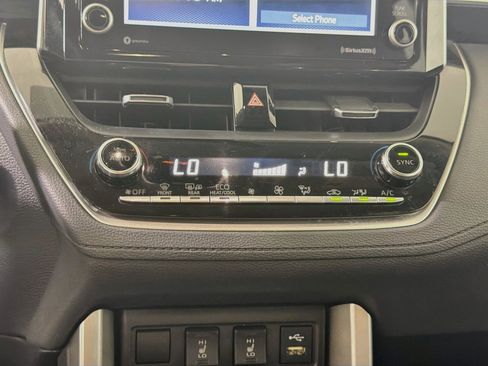 Used 2022 Toyota Corolla Cross XLE AWD/4WD image 22