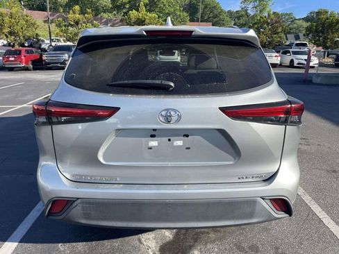Used 2021 Toyota Highlander XLE image 10