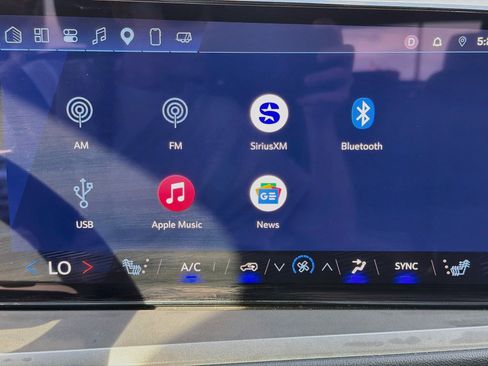 Used 2025 Chevrolet Traverse LT FWD image 31