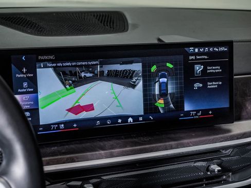 Used 2024 BMW X7 xDrive40i w/ M Sport Package image 23