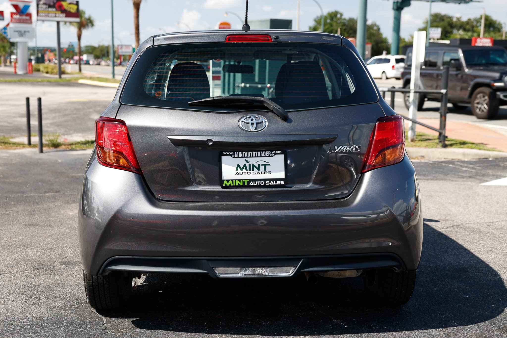 Used 2015 Toyota Yaris L FWD image 7