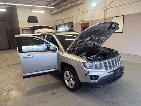 Used 2014 Jeep Compass Latitude w/ Sun/Sound Group image 7
