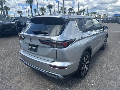 Used 2025 Mitsubishi Outlander SE FWD image 16
