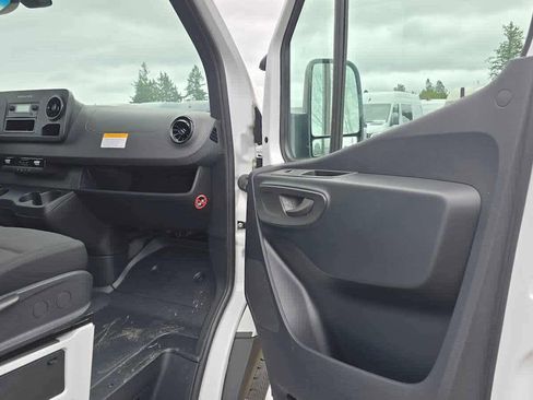 Used 2024 Mercedes-Benz Sprinter 4500 image 10