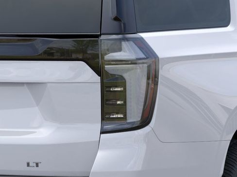New 2025 Chevrolet Suburban LT w/ Comfort Package AWD/4WD image 11