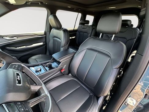 New 2026 Jeep Grand Cherokee L Limited w/ Luxury Tech Group II AWD/4WD image 19
