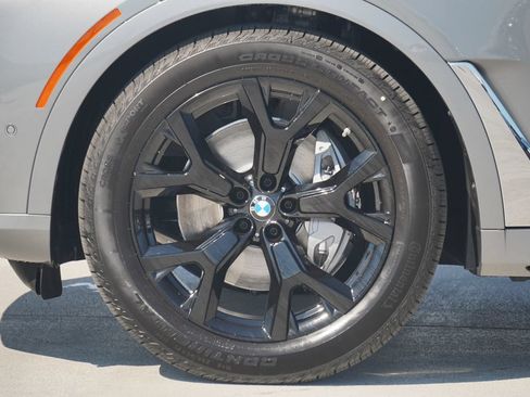 Used 2026 BMW X7 xDrive40i w/ Premium Package AWD/4WD image 5