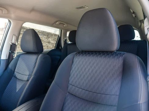 Used 2019 Nissan Rogue SV image 17