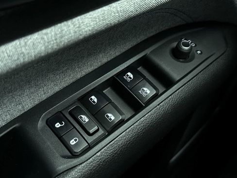 Used 2025 Jeep Compass Sport image 22