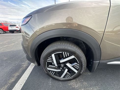 Used 2025 Nissan Kicks SV image 10