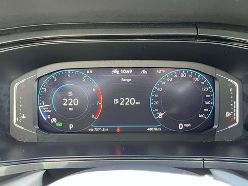 Used 2022 Volkswagen Taos SEL image 25