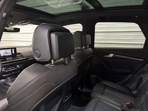 Used 2020 Audi SQ5 Premium Plus w/ Premium Plus Package image 26
