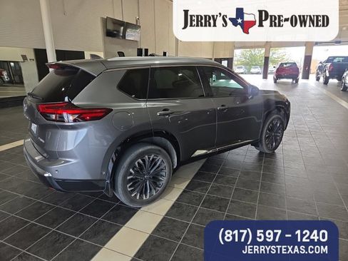 Used 2024 Nissan Rogue Platinum w/ Platinum Premium Package FWD image 5