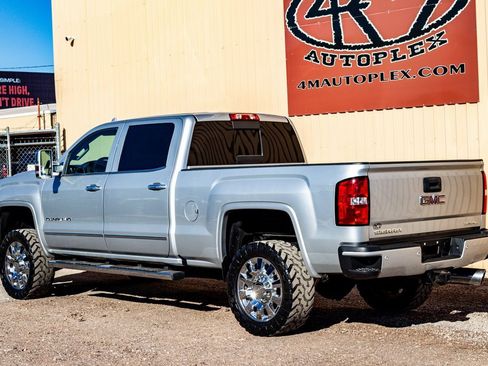 Used 2019 GMC Sierra 2500 Denali w/ Duramax Plus Package image 6