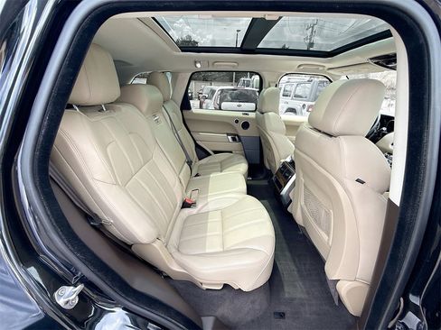 Used 2017 Land Rover Range Rover Sport HSE image 32