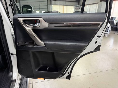 Used 2016 Lexus GX 460 w/ Comfort Package AWD/4WD image 13
