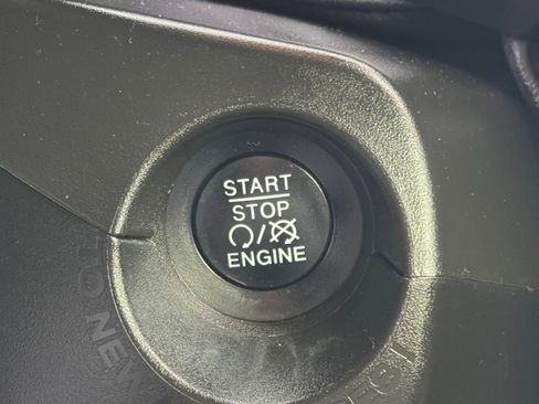 Used 2021 Jeep Renegade Sport image 19