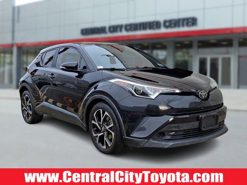 Used 2019 Toyota C-HR XLE image 1