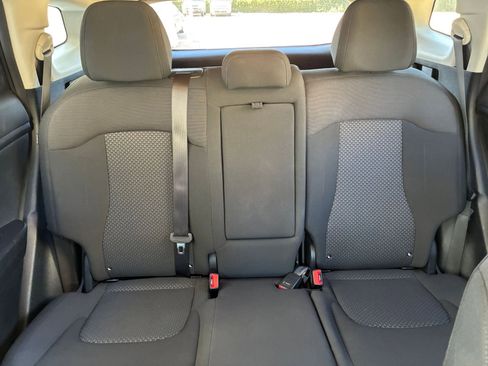 Used 2025 Kia Sportage LX image 37