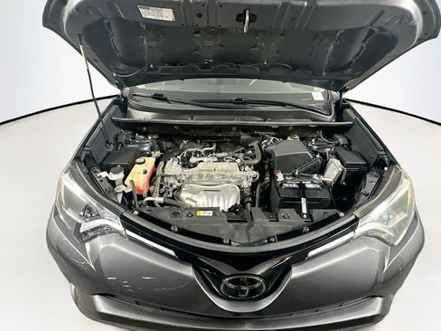 Used 2018 Toyota RAV4 LE FWD image 30