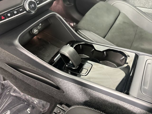 Used 2023 Volvo XC40 Recharge Plus AWD/4WD image 17
