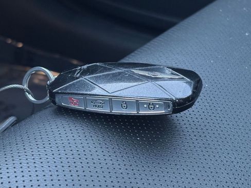 Used 2025 Genesis G70 2.5T image 22