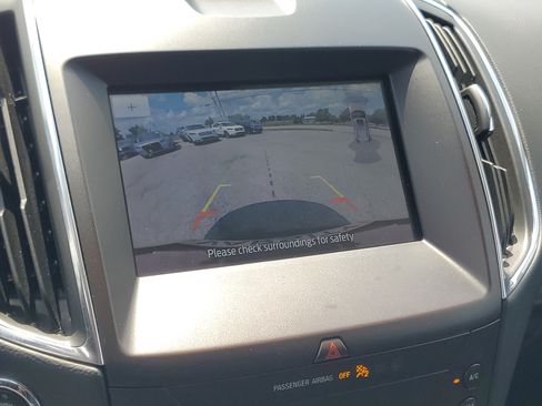 Used 2020 Ford Edge Titanium AWD/4WD image 17