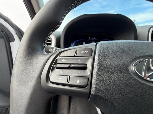 Certified 2025 Hyundai Venue Limited image 19