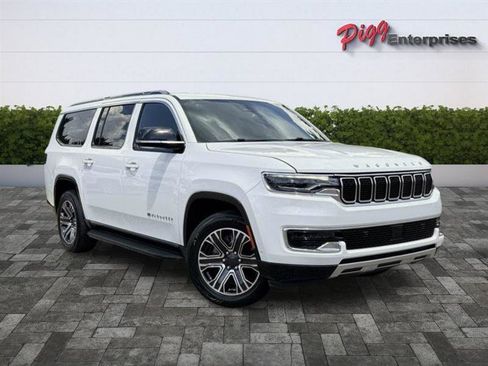 Used 2024 Jeep Wagoneer L Series II RWD image 2