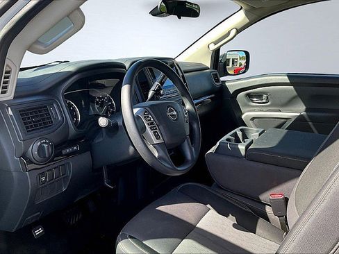 Used 2023 Nissan Titan SV image 15