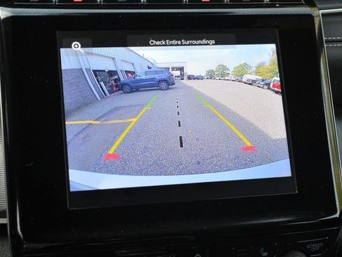 Used 2023 Jeep Grand Cherokee L Laredo image 32