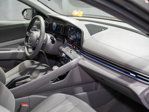 Used 2024 Hyundai Elantra SEL image 16