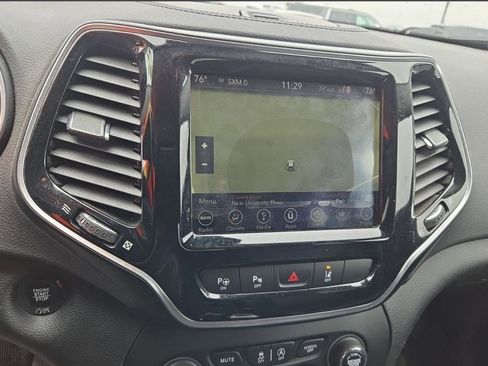 Used 2019 Jeep Cherokee Limited w/ Luxury Group image 8