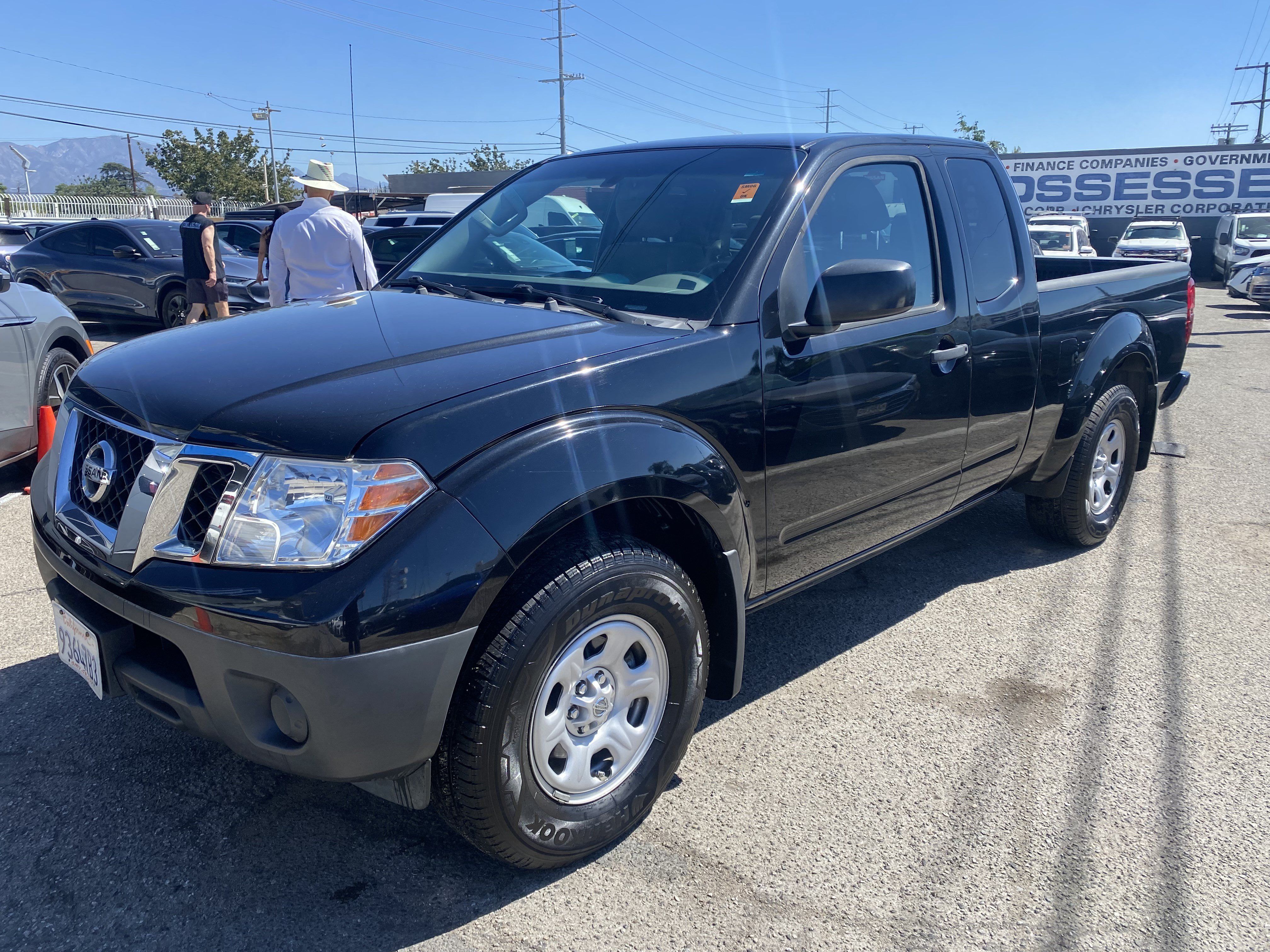 Used 2020 Nissan Frontier S RWD image 2