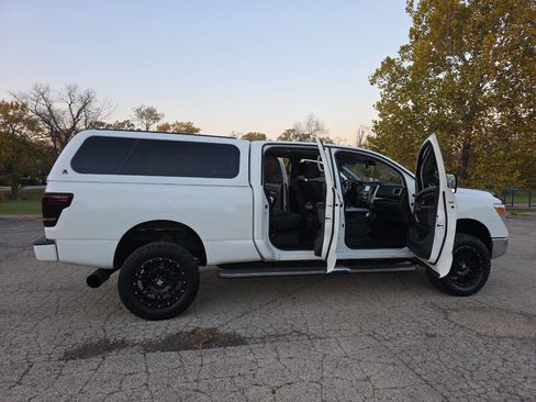 Used 2016 Nissan Titan SV image 18