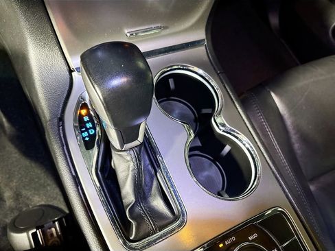 Used 2022 Jeep Grand Cherokee Limited image 18