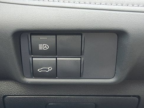 Used 2021 Toyota Highlander XLE FWD image 25