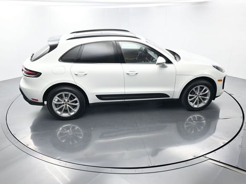 Certified 2022 Porsche Macan image 41