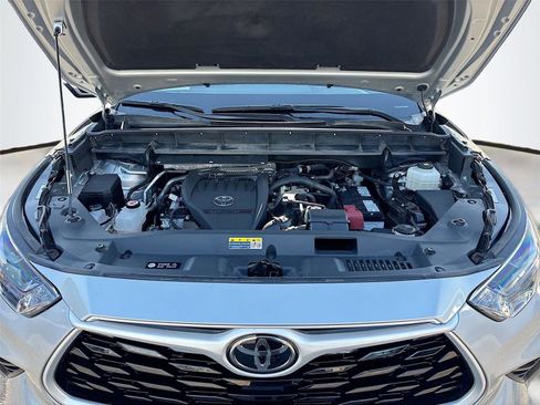 Used 2024 Toyota Highlander LE image 34
