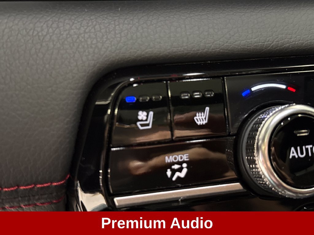 Used 2025 Honda Pilot Black Edition image 18