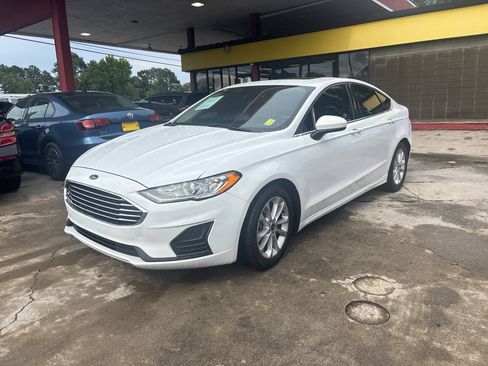 Used 2020 Ford Fusion SE FWD image 3