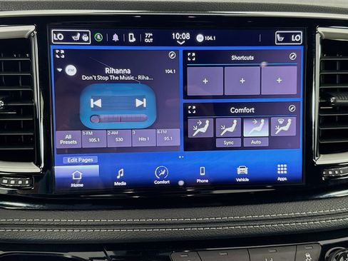 Used 2023 Chrysler Pacifica Touring FWD image 16