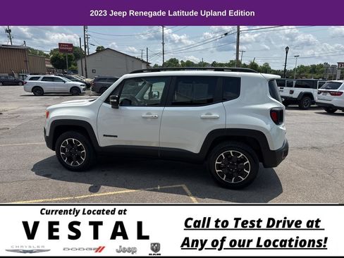 Used 2023 Jeep Renegade Latitude w/ Sun/Sound Group AWD/4WD image 10