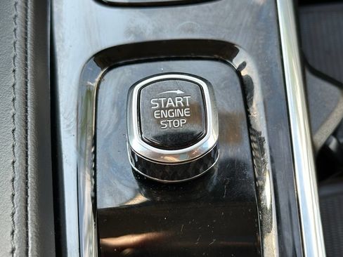 Used 2025 Volvo XC90 B5 Core AWD/4WD image 23