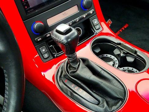 Used 2005 Chevrolet Corvette Convertible w/ Preferred Equipment Group RWD image 17