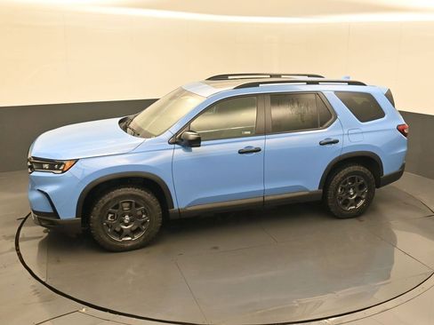 New 2025 Honda Pilot TrailSport image 12