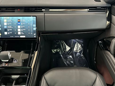 Certified 2025 Land Rover Range Rover Sport SE image 29