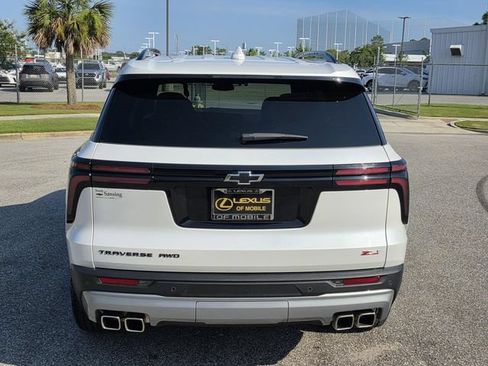 Used 2025 Chevrolet Traverse Z71 w/ Driver Confidence Package AWD/4WD image 3