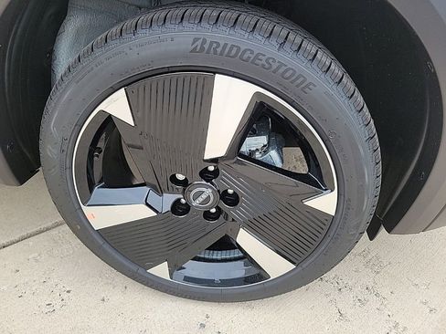 New 2025 Nissan Kicks SR w/ SR Premium Package image 9